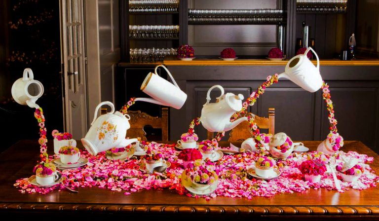 Dancing tea pots on a table